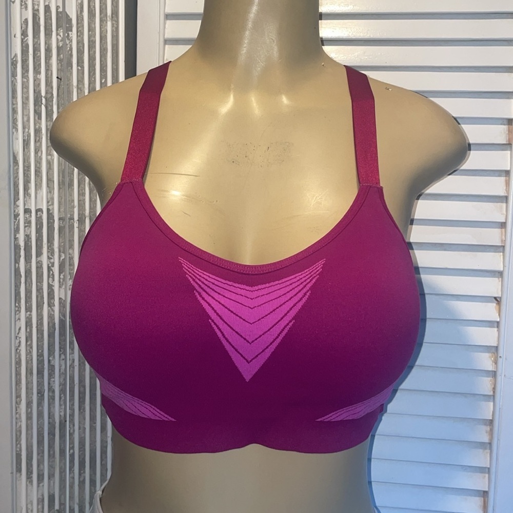 Victoria’s Secret On Point padded sports bra size 34 C - Picture 4 of 7